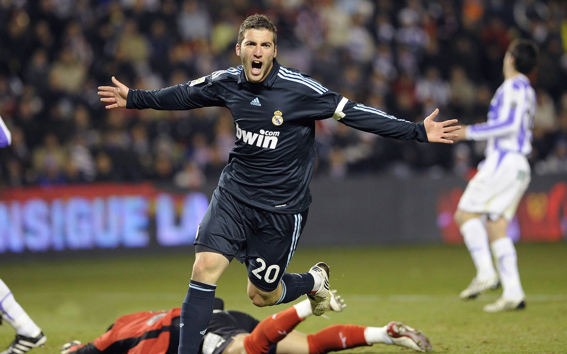 九游官网pc-创64年纪录！全欧神帅崛起，放弃2亿巨星，铸造成功之道